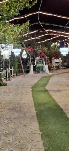 باغ تالار رز گاردن