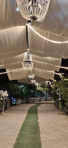 باغ تالار رز گاردن