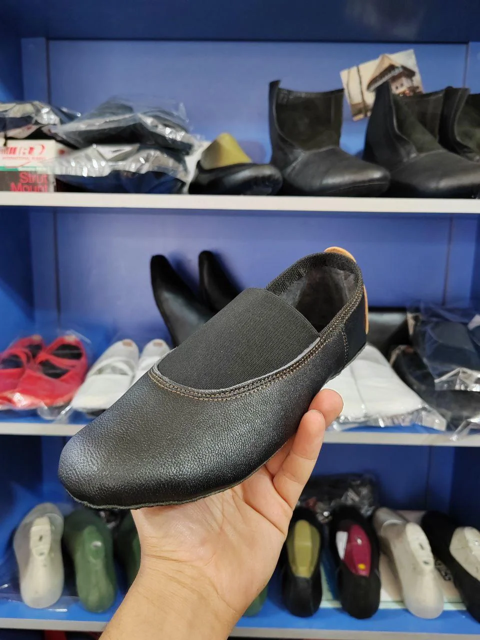 چکمه و پاپوش احمدی