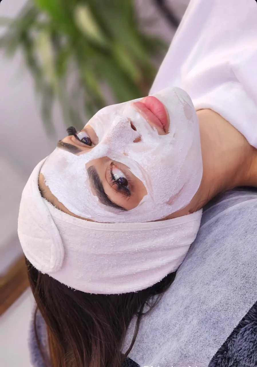 کلینیک فشیال و پاکسازی پوست سارن اسکین - تصویر 3
