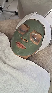 سالن تخصصی پاکسازی پوست بارانا