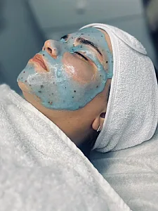 پاکسازی پوست و فیشال تخصصی و درمانی الا