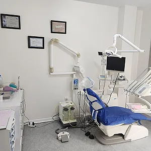 مطب دندانپزشکی دکتر پدرام نمازیان جم