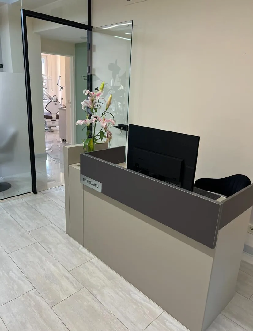 مرکز دندانپزشکى دکتر گراوند