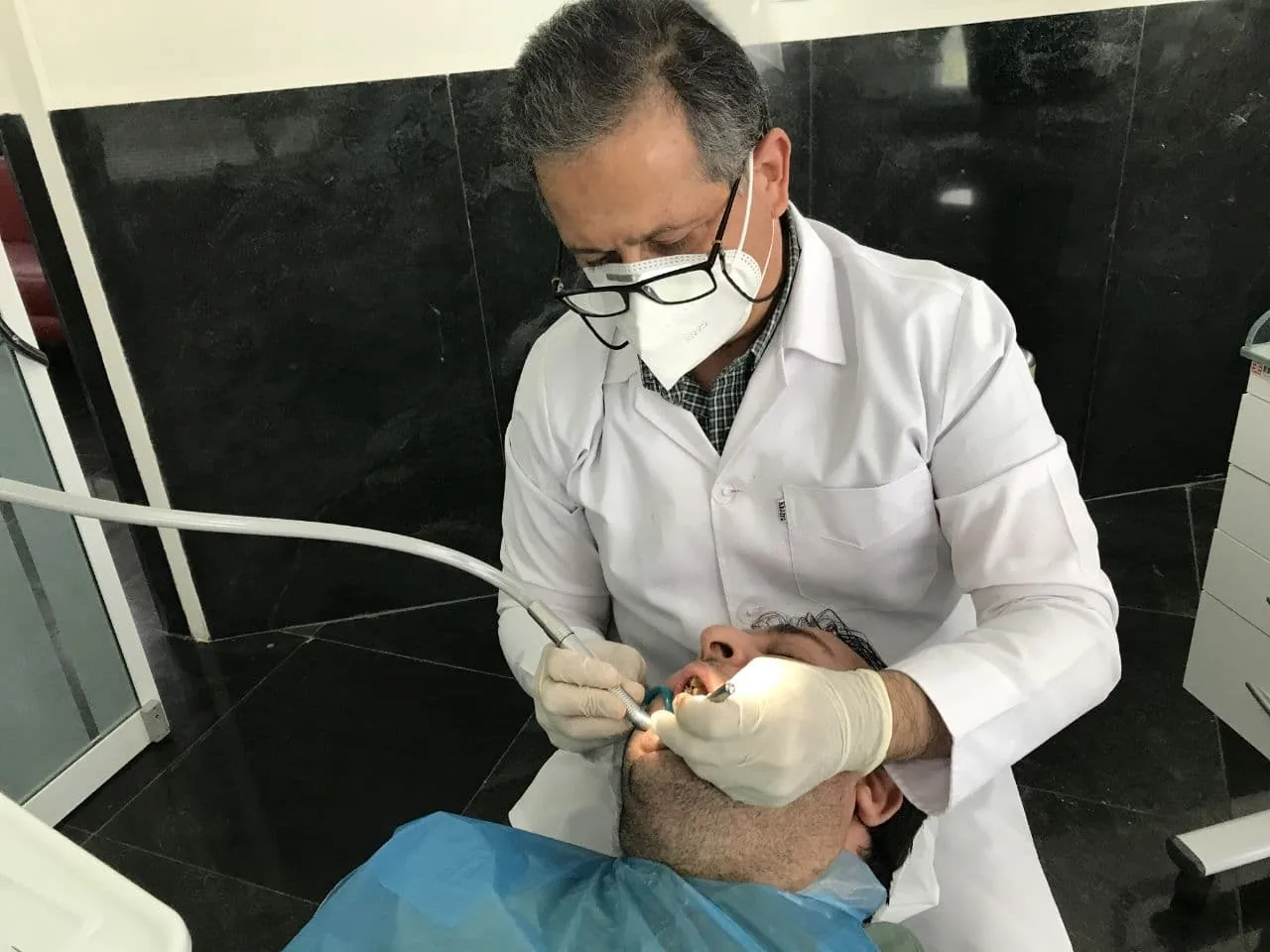 دندانپزشکی پیشرو سلامت - تصویر 2