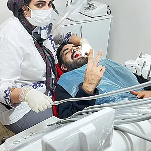 درمانگاه‌ دندانپزشکی اسطوره
