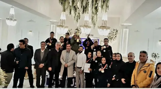 باشگاه شطرنج ۸×۸ (پرهام هنری)