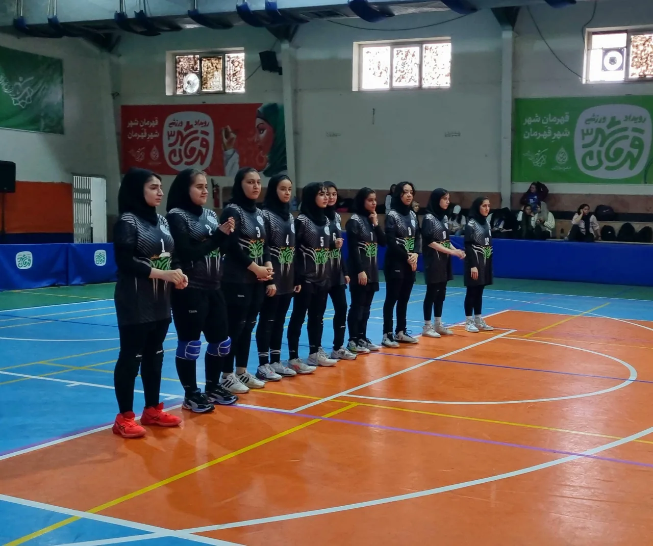 مربی والیبال  و سپک تاکرا خانم مستقیمی - تصویر 3