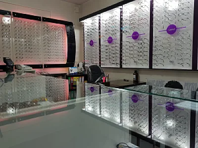 معاینه چشم و عینک سازی تبسم