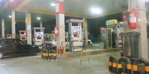 پمپ بنزین بهشتی