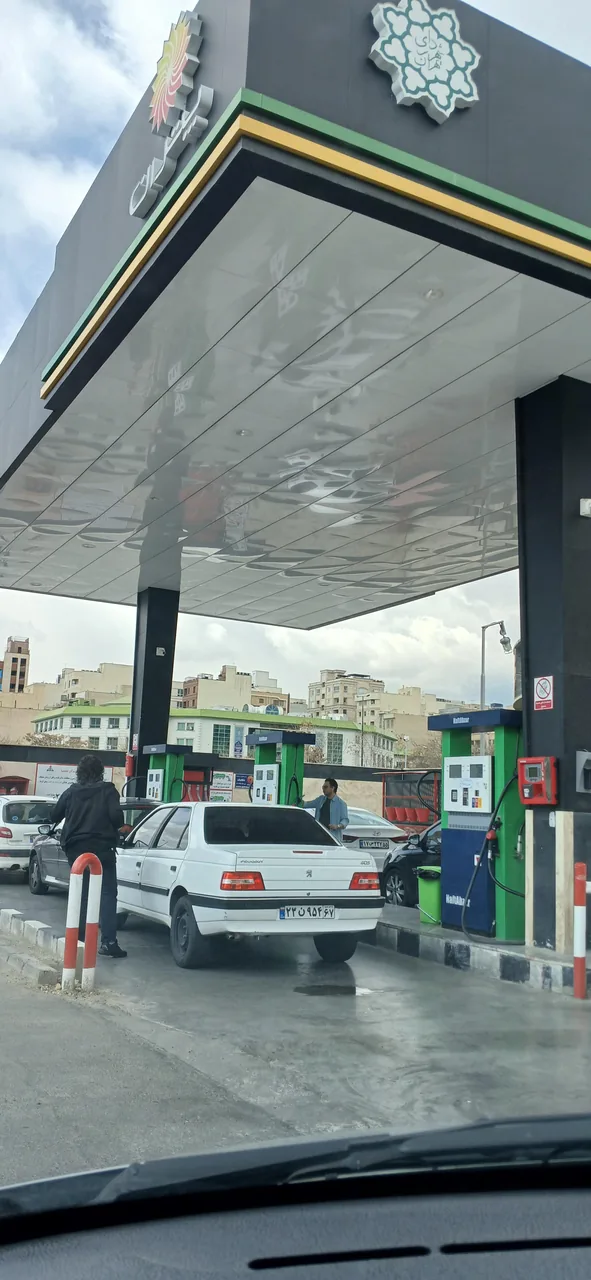 پمپ بنزین دادمان