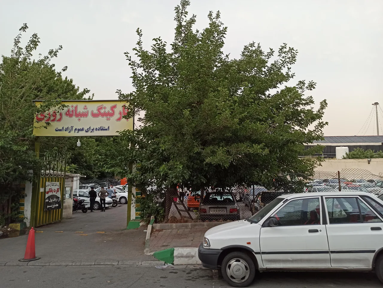پارکینگ عمومی رستوران‌های پل طبیعت