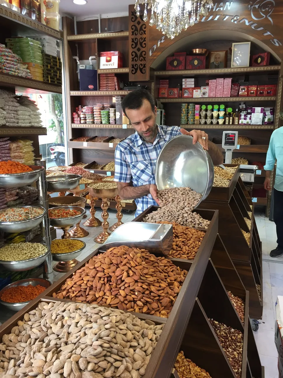 فروشگاه آنلاین حاجی بادومی - تصویر 3