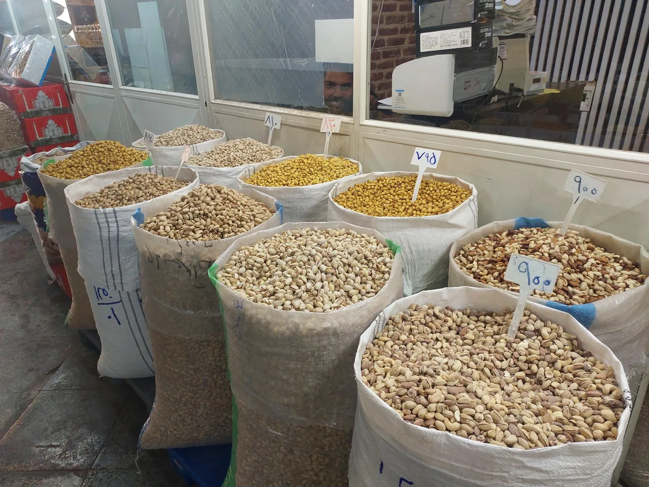 آجیل و خشکبار حسین لشنی