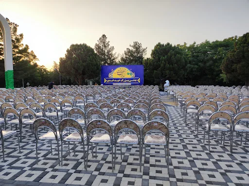 کرایه میز و صندلی بزرگی