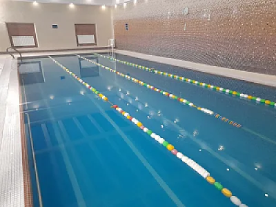 استخر مجموعه ورزشی خرم