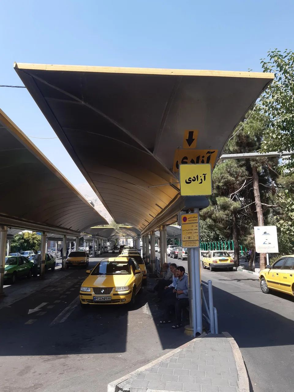 ایستگاه تاکسی میدان آزادی - تصویر 2