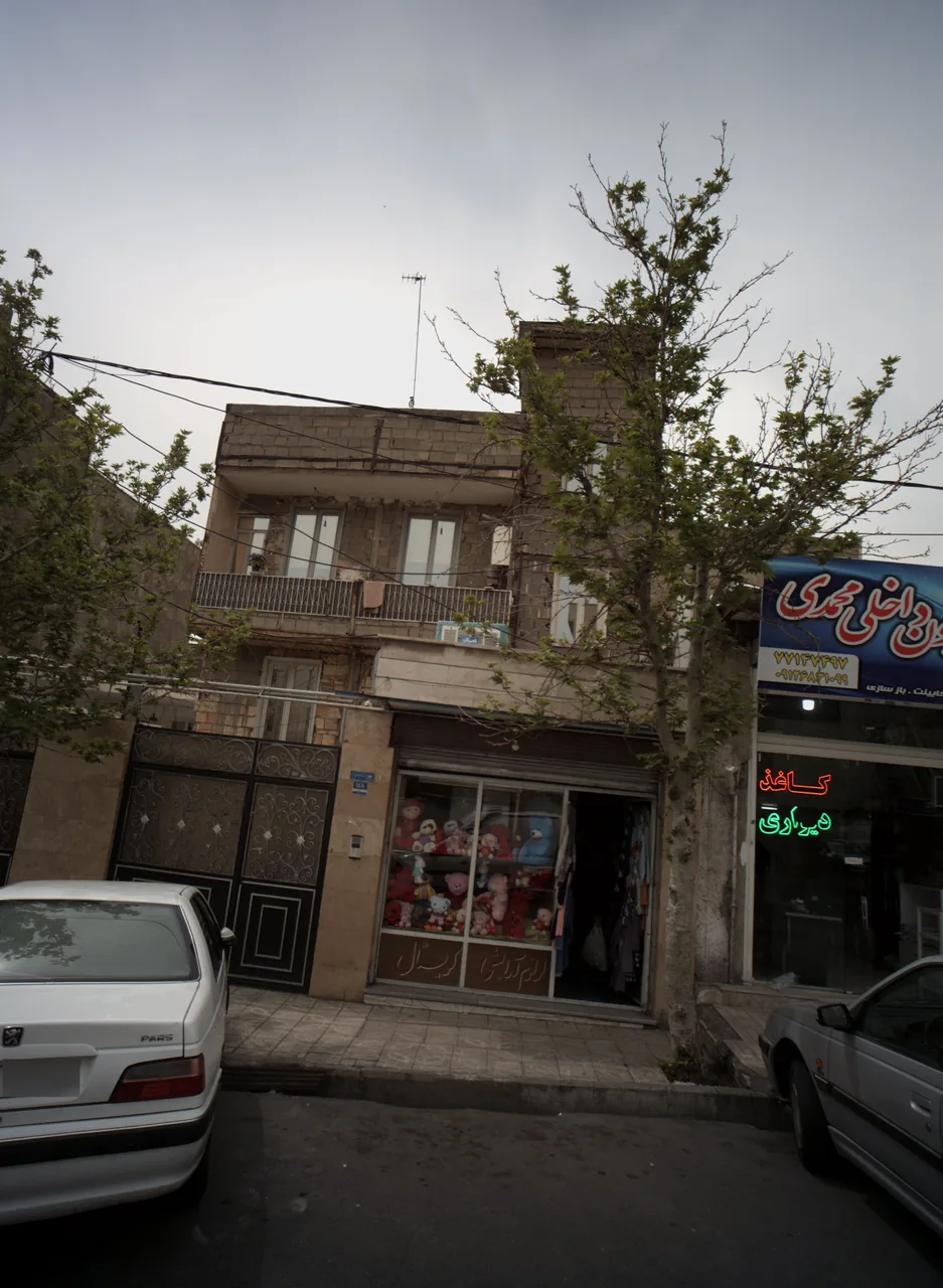 اسباب بازی و لباس فروشی