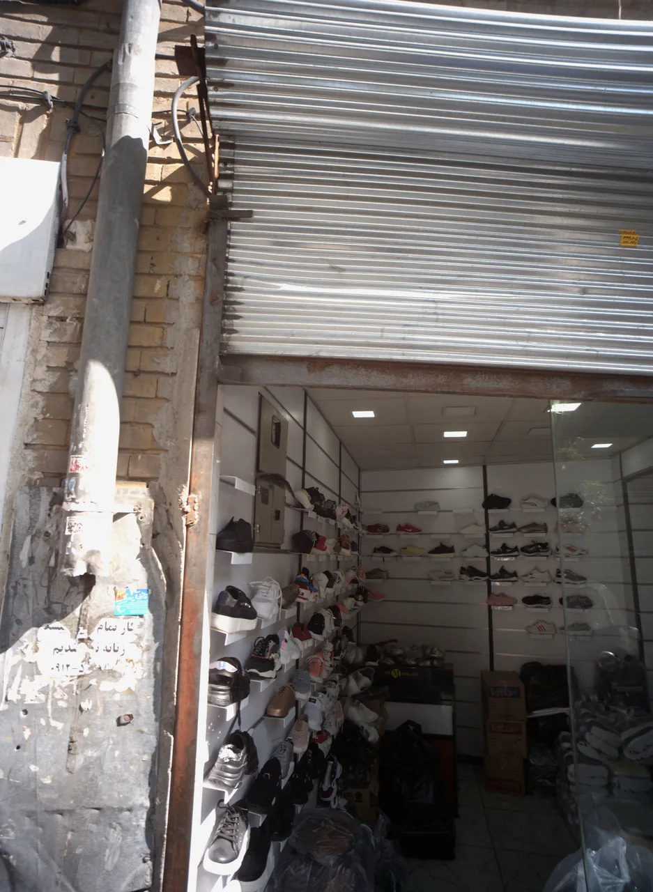 فروشگاه کفش و کتانی