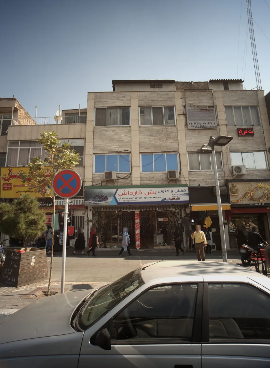 فروشگاه کفش و کتونی بش قارداش - تصویر 3