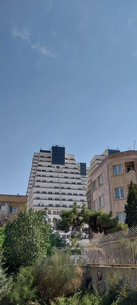برج مروارید غرب - تصویر 2