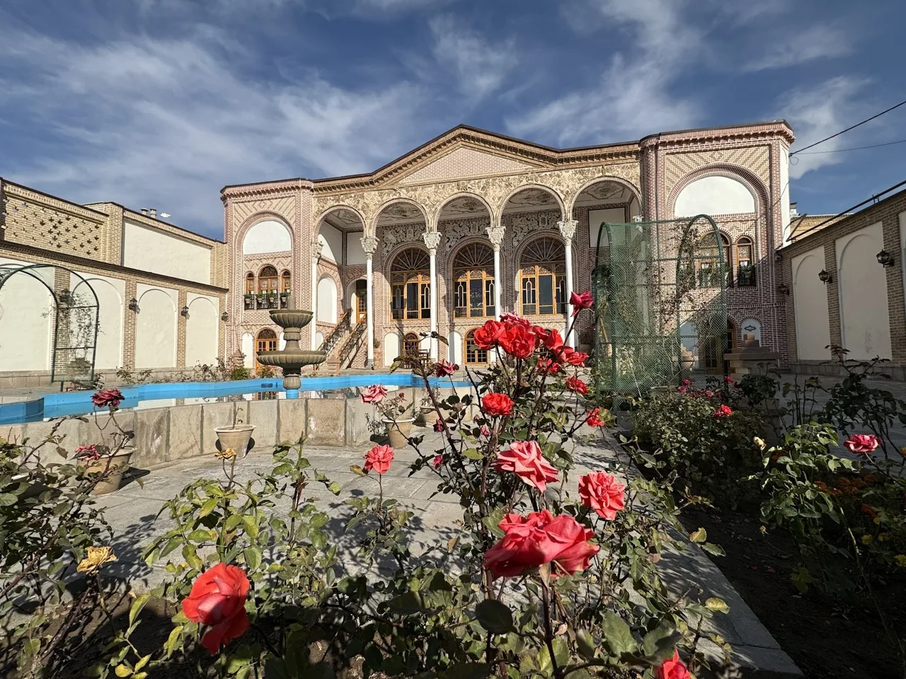بوتیک هتل عمارت سرخه‌ای - تصویر 2