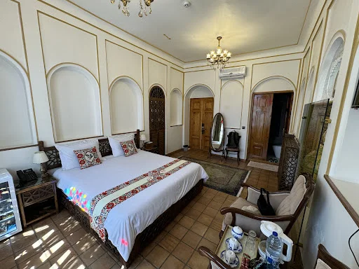 هتل عمارت سرخه ای