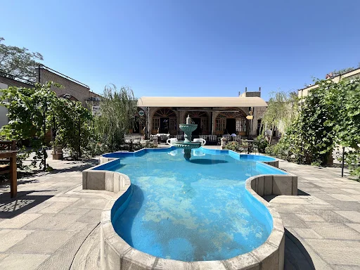 هتل عمارت سرخه ای