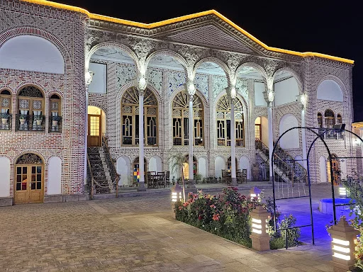 هتل عمارت سرخه ای