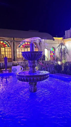 هتل عمارت سرخه ای