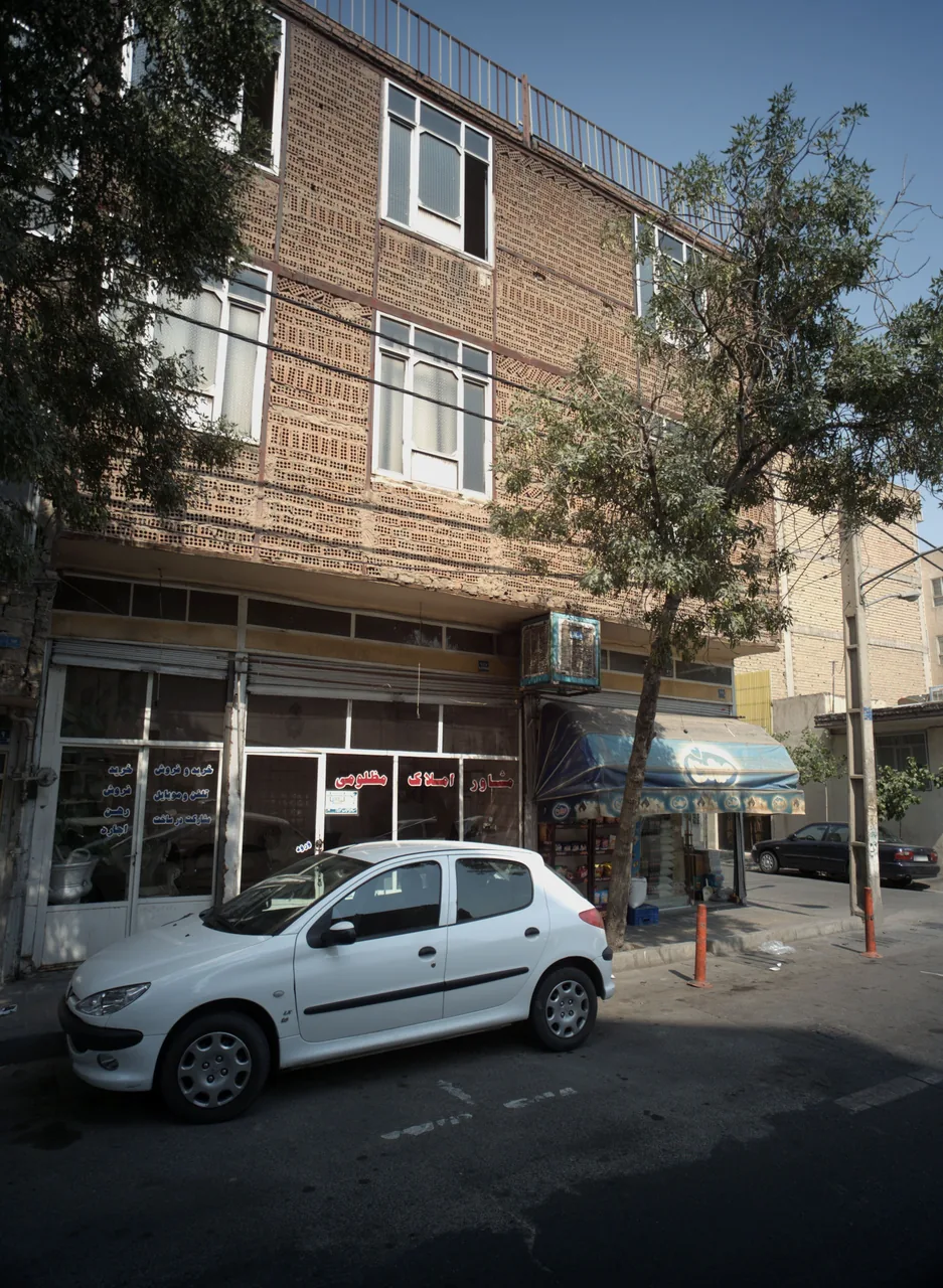 مشاور املاک مظلومی