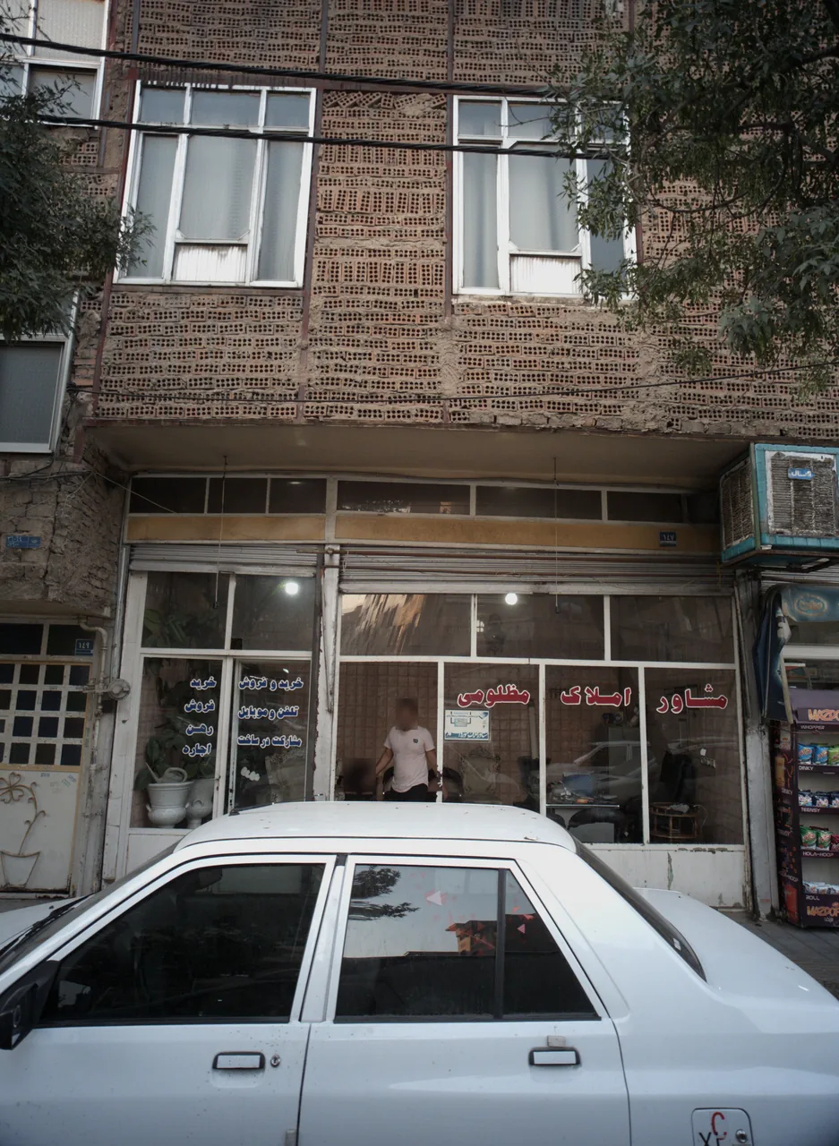 مشاور املاک مظلومی