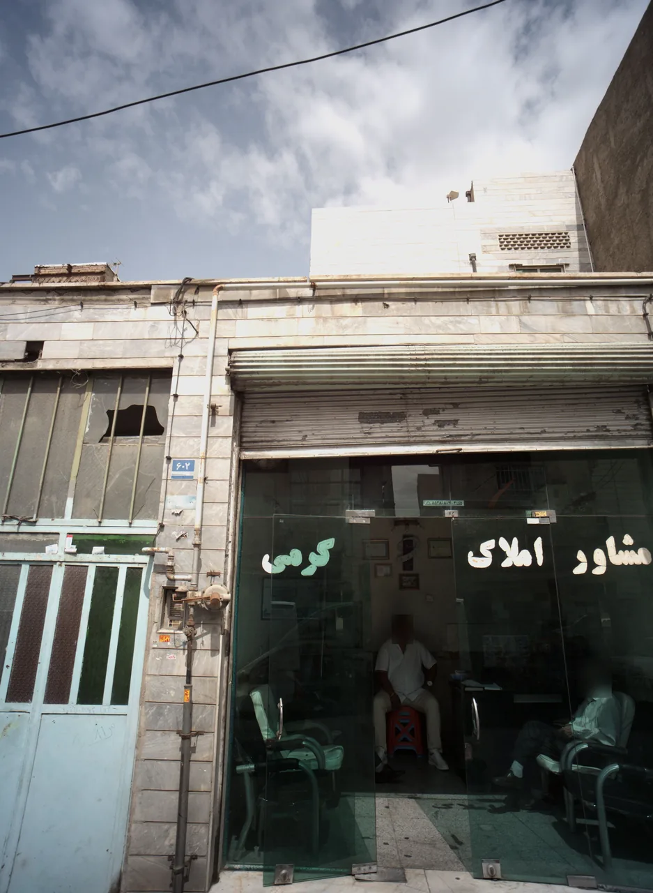 مشاور املاک کرمی