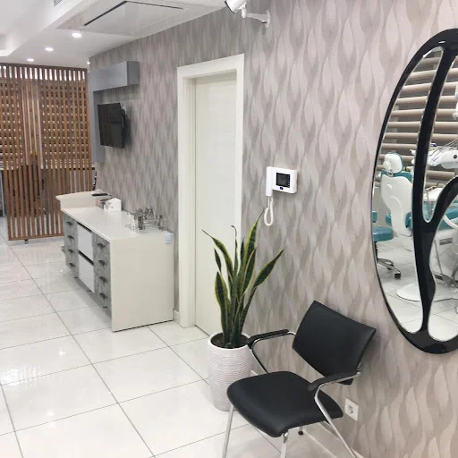 مطب ارتودنسی دکترعلی رفیقی