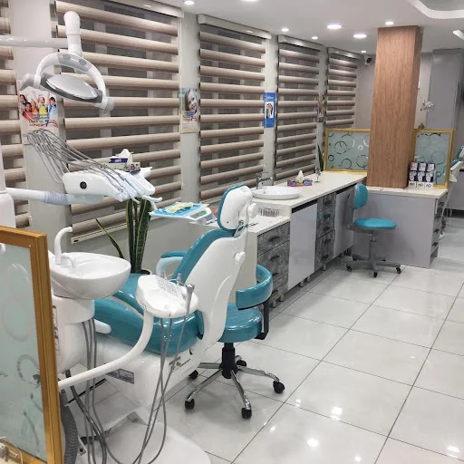 مطب ارتودنسی دکترعلی رفیقی