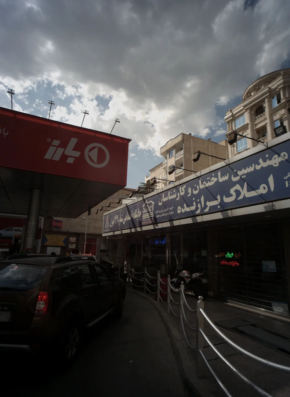 مهندسین ساختمان و کارشناسان املاک برازنده