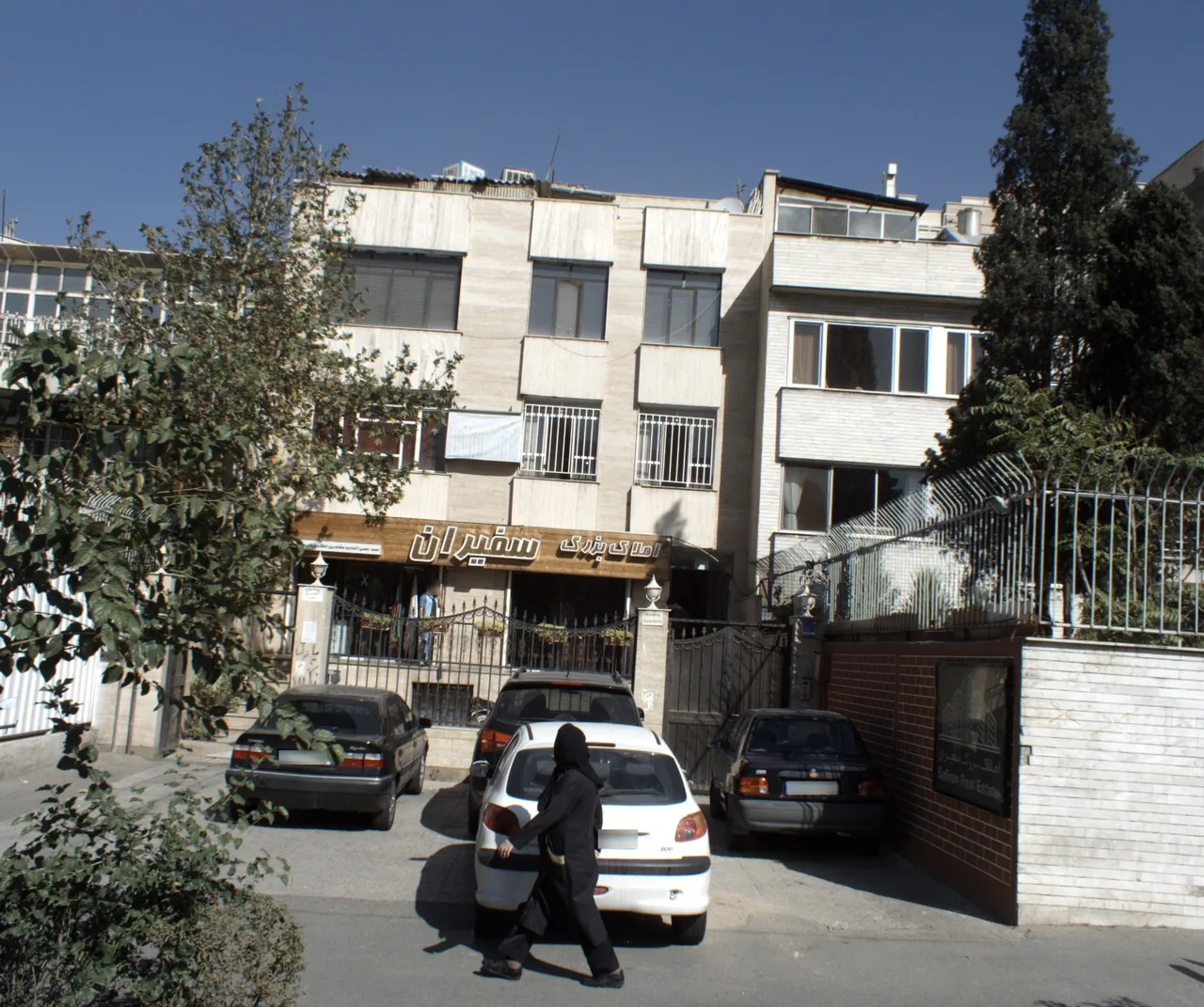 املاک بزرگ سفیران