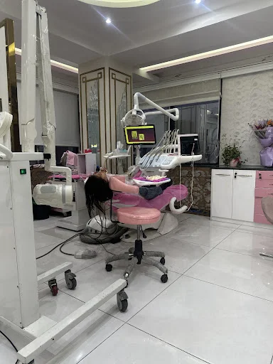 دکتر فرناز جعفری متخصص ریشه