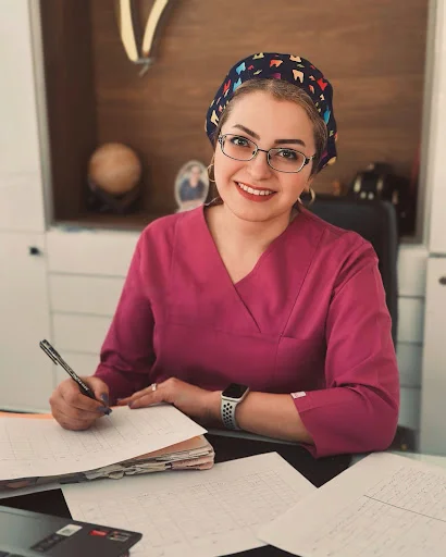 دکتر فرناز جعفری متخصص ریشه