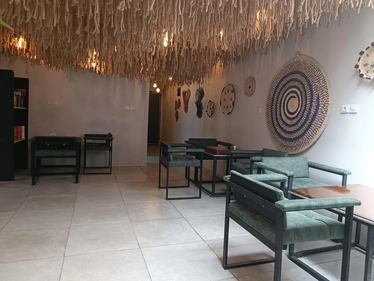 کافی‌شاپ آمیس - تصویر 6