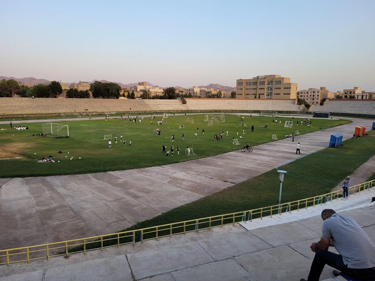 استادیوم فوتبال دانشگاه علم و صنعت - تصویر 2