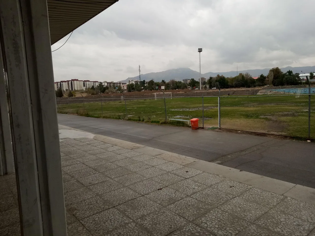 زمین چمن طبیعی قصر فیروزه - تصویر 4