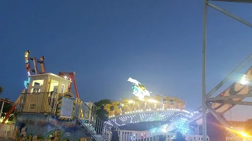 لونا پارک باغلارباغی