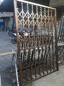 جوشکاری و درب لکاردیونی