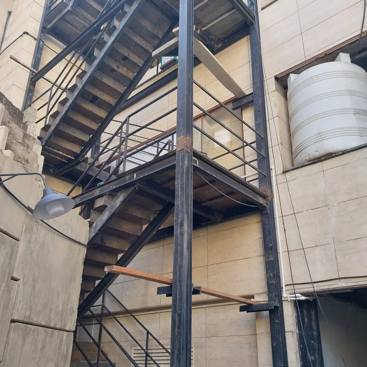 آهنگری زرین - تصویر 4