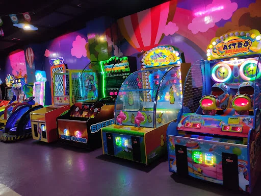 شهربازی قلعه شادی