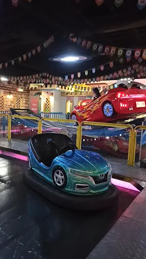 شهربازی قلعه شادی