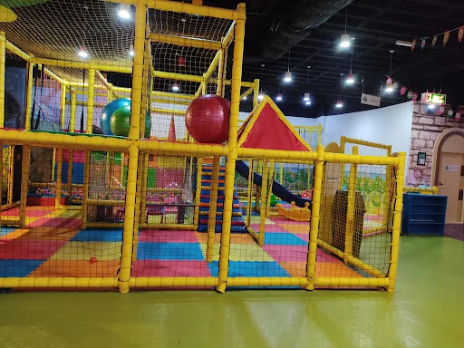 شهربازی قلعه شادی