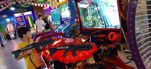 شهربازی قلعه شادی