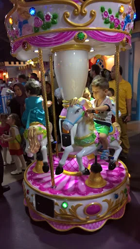 شهربازی قلعه شادی